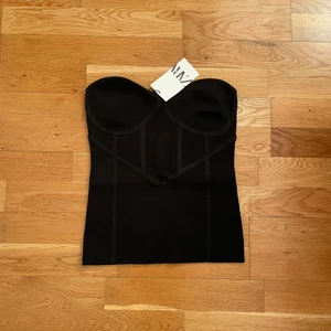 Linne från Zara storlek M - Ett svar linne utan band från Zara storlek M, aldrig använd. 