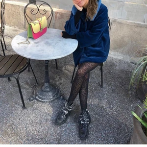 Zara boots  - Så fina boots från zara med nitar, säljer på grund av att de ej används så mycket. I fint skick, storlek 38. (De första två bilderna är lånade)❤️ skriv vid frågor eller fler bilder. 