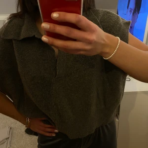 Väst t-shirt ZARA - Jättefin väst t-shirt från zara storlek S 150kr💕💕💕