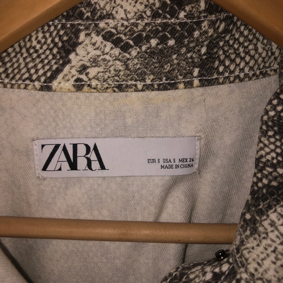 Jeansjacka ormskinnsmönster zara - 91