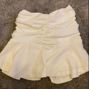 Kjol - Jätte fin och söt vit kjol🤍