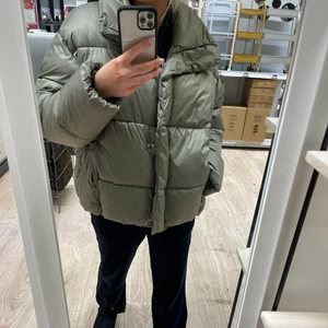 Jacka  - Kollar intresset för denna trendiga jacka från hm! Nyskick, buda i kommentarerna! 