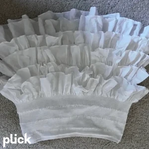 En super fin volang kjol ❤️ - En jätte snygg volang kjol från hm i strl xs men passar s och m🧚‍♀️💕🥰 nypris är 250 💕 första bilden är lånad😍🤠bud 350 köp direkt 450