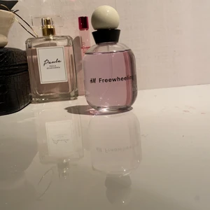 Parfym HM - Luktar frächst och gott och milt, oanvänd bara testad ett sprit för att känna doft!❤️