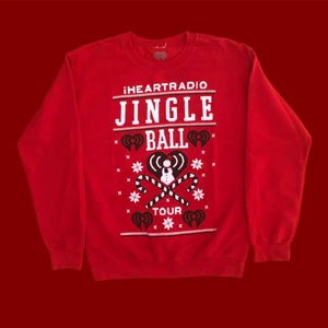 JULTRÖJA!! 🎄🎄 - Jultröja från den Britiska iHeart Radio Jingle Ball tour. Tröjan är i storlek S och är true to size och har inga defekter. Tveka inte att höra av dig om du undrar något 💫🎄❤️