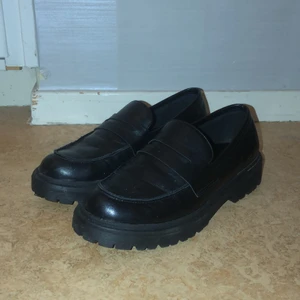 Loafers - SKITFINA loafers!!! Stl 38, true to size. Använda 1 gång. Köpte för 650kr