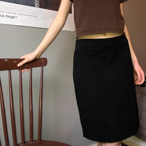 Svart kjol🌟 - Svart kjol säljes🌸 supersnygg och enkel, passar till det mesta! 