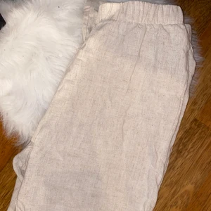 Linnebyxor  - Säljer dessa underbara linnebyxor köpta från Shein. Det är aldrig använda utan endast testade. Säljer pga att dom tyvärr var för små för mig. Storlek M. 70kr + frakt🤎