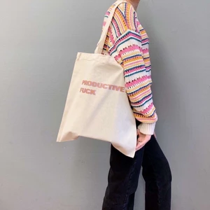 Tygväska  - UF-företag som säljer egendesignade tygväskor. Endast Swish, frakt ingår inte💜