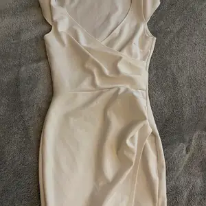 Fin vit klänning från Nelly ✨