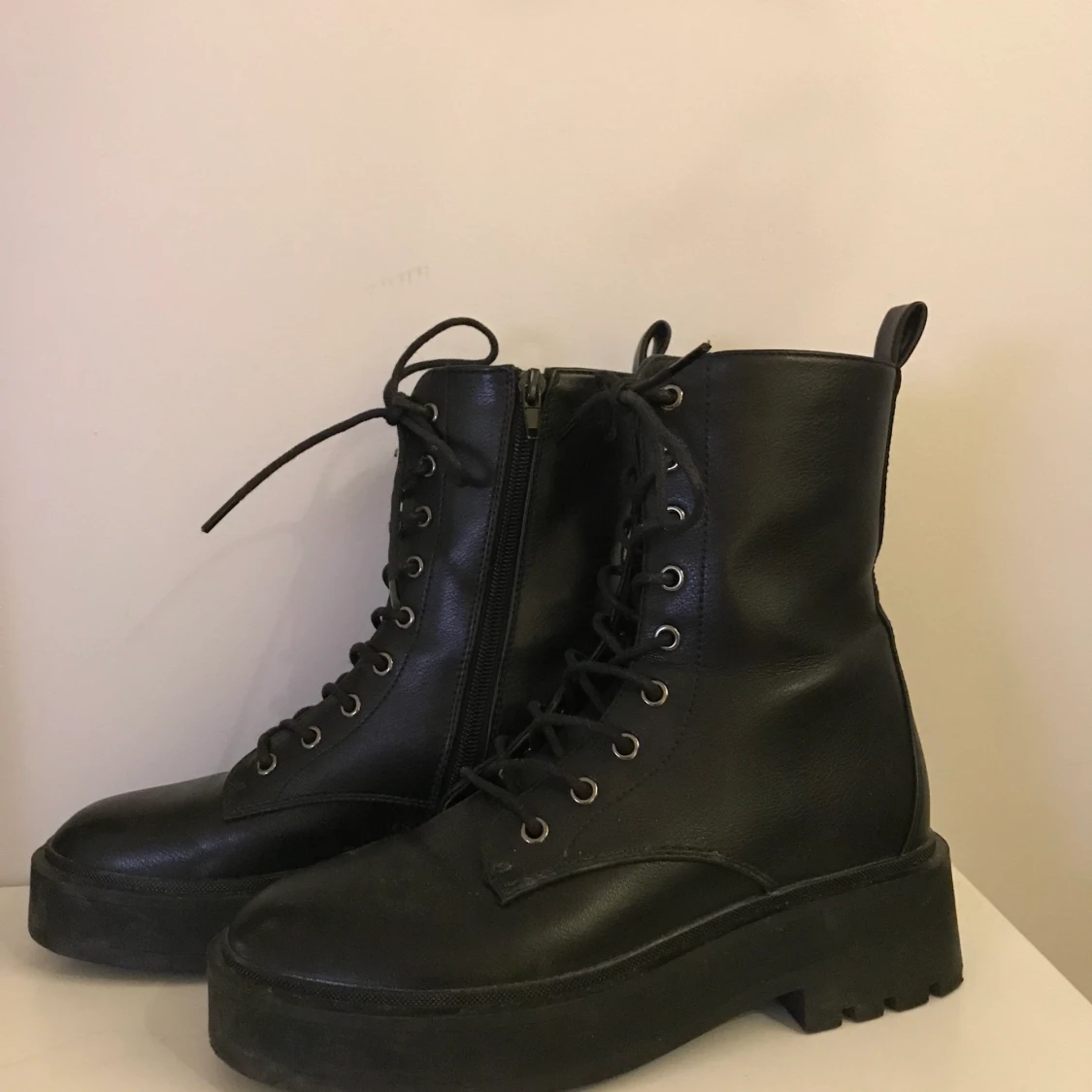 Svarta kängor  - 90