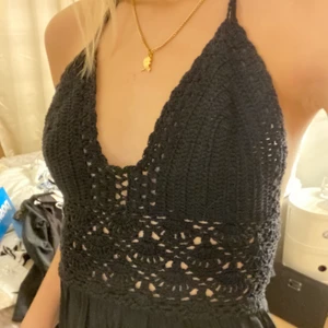 Strand klänning - Såå härlig virkad strandklänning (som också passar till vardag!) Köpt i spanien står ingen storlek men för preferens är jag mellan en XS-S. Den passar nog en M också ❤️‍🔥