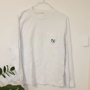 New black långärmad tröja  - New black vit långärmad tröja storlek s. Kan skickas annars finns i Malmö💌