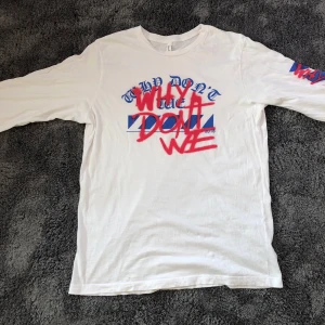 Why Don’t we merch  - Säljer min why don’t we merch, köpt på deras konsert för 500kr, säljer för 200kr! finns inte att köpa längre! skriv privat för fler bilder❣️