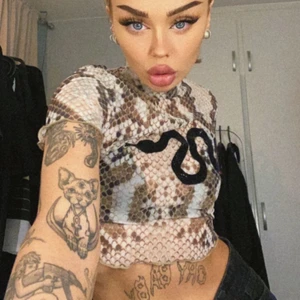 Transparant cropad tröja - Transparant croped tröja i strl S som inte kommer till användning, som ny. Strl XS men stretchig.