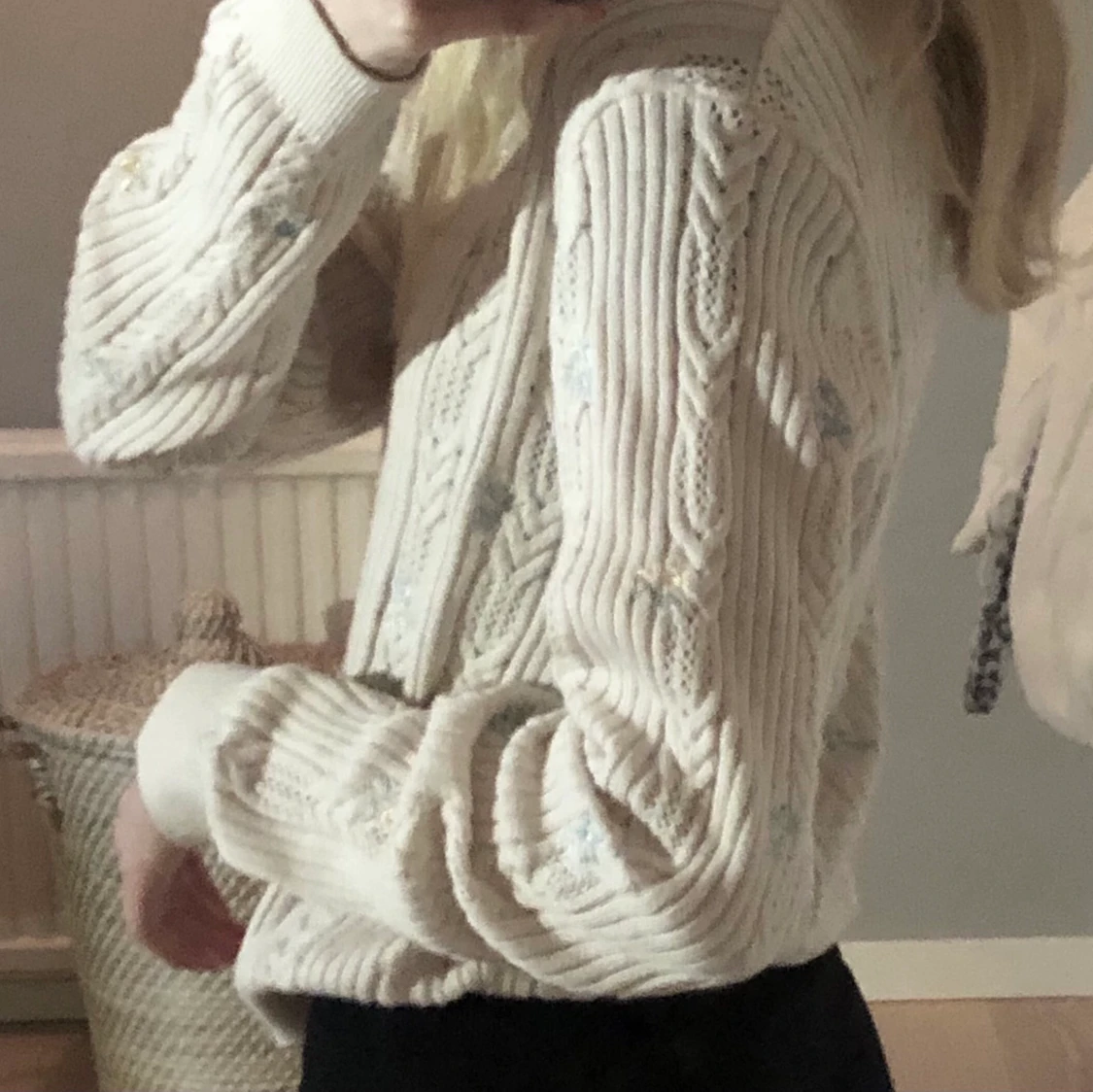 Vit blommig kofta - kappAhl