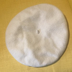 Woolmark ullbasker beige vintage - Klassisk basker i 100 % ull från Woolmark som aldrig går ut tiden, fint skick