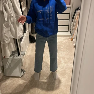 Levis jeans  - Säljer detta snygga Levis jeans som är tyvärr för korta för mig som är 1,65.