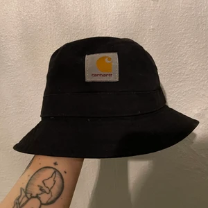 Carhartt buckethat - Mycket fint skick på denna buckethat. 