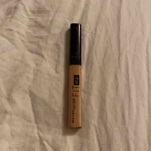 Concealer  - Fit me concealer ifrån Maybelline i färgen 10. Endast testad! 