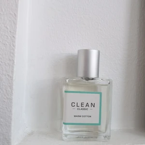 Clean classic parfym "warm cotton" 30ml - Clean classic parfym. eu de parfum 30ml. "Warm cotton". Luktar fräscht! Som ny! Kan skickas annars finns i Malmö 💌