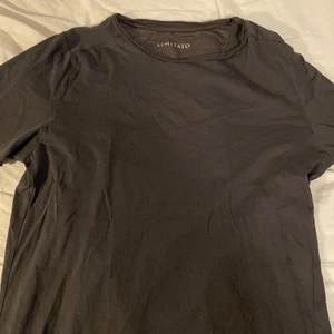 Limitato - Limitato t-shirt utan tryck. Inprincip oanvänd. Nypris 1000kr