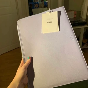 Holdit laptop case lila - Helt ny, säljes eftersom det var fel storlek💕
