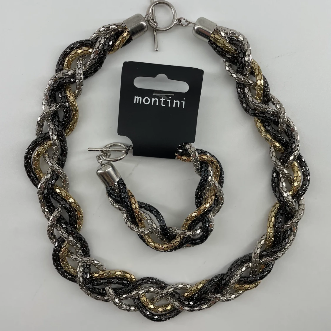 Necklace & bracelet set