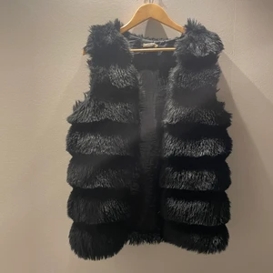 Päls väst - En fake pälsväst använd några gånger.