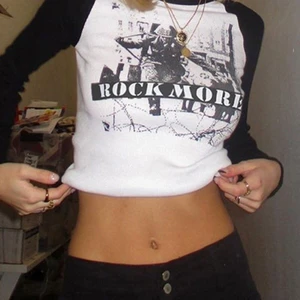 Emmiol - Snygg Y2k topp! Skön och mjukt material. Mer bilder finns