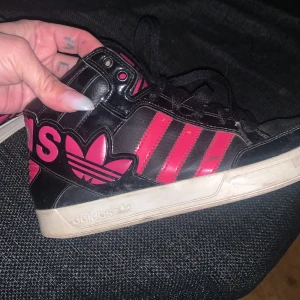 Vintage Adidas Size US 5 Sneakers - Vintage Adidas 1980s Sneakers. Us Womens size 5. Black and pink. Hi top.