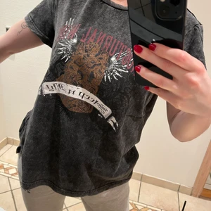 Gestuz t-shirt - Brugt 2-3 gange, som ny.