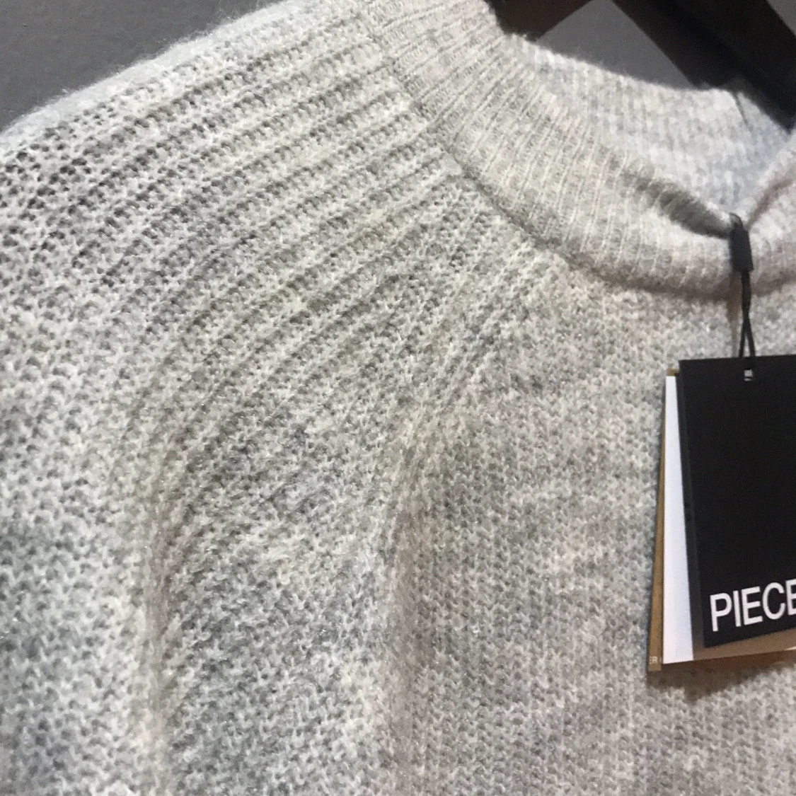 Grå stickad tröja  - 90
