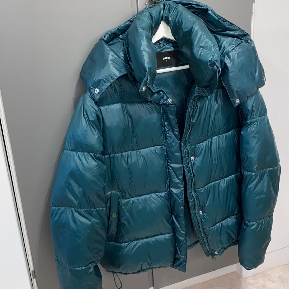 Grön pufferjacket bikbok - 90