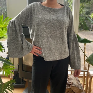 Fin tröja - Mjukt skönt material, flare ärm, bra skick!