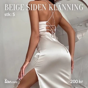 Siden klänning  - Bilderna är lånade från den jag köpte klänningen av!💕 säljer nu denna fina siden klänningen i strl S pga jag aldrig haft ett tillfälle att använda den på… 😓 Kan mötas i Sthlm eller skicka med spårbar frakt för 66kr🚚📦