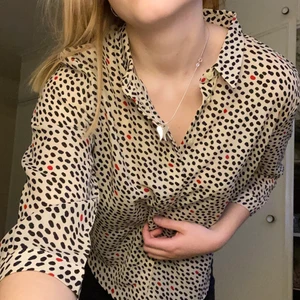 Monki blus - Supersöt blus från Monki köpt för några år sedan men knappt använd. 💞