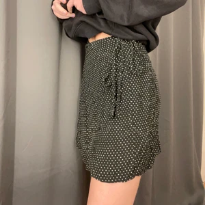 Kjol - Omlott kjol från brandy melville, tror det är onesize! Nyskick. 100kr