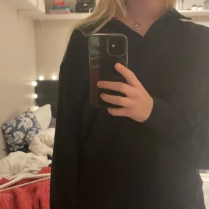 tröja - tröja med krage, aldrig använd❣️ storlek S men sitter lite oversize