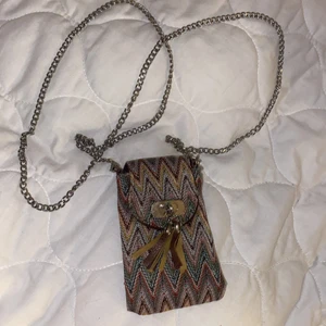 Mobilväska med axelband - Mobilväska med axelband.