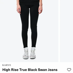 Karve jeans - Helt oanvända karve jeans, dom på bilden. Storlek S men små runt midjan/rumpan så skulle säga en Xs.