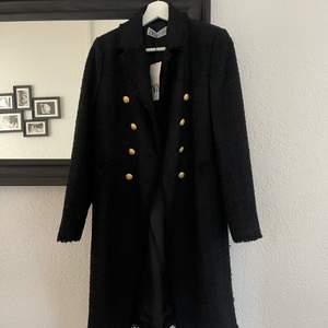 säljer helt ny kappa från Zara med prislapp kvar! nypris 1295 storlek M 