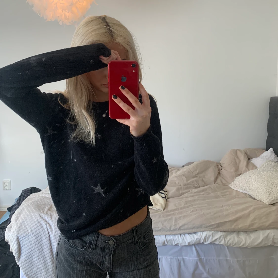 Svart tröja med stjärnor