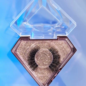 Frans paket!  - Hej nu säljer jag 3 Gulda par fransar, 1 marmor fransar och 2 blåa förpackningar för 200kr plus frakt 