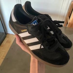 Adidas samba - Adidas original samba i storlek 40 2/3, UK 7. Sparsamt använda! 