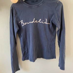 Bondelid tröja  - Långärmad tröja från Bondelid. Står ingen storlek men skulle säga att den är en S. Säljer då jag aldrig använder den. Färgen är mest lik som på 1a och 3e bilden.  Skriv för fler bilder eller vid frågor💜