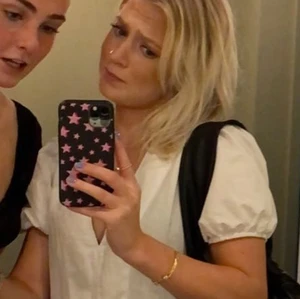 Populärt skal med stjärnor - Svart skal med rosa/röda stjärnor. Populärt skal som inte längre kommer till användning. iPhone 11 PRO