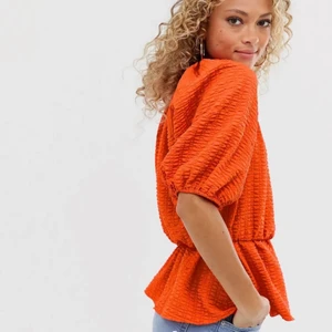 snygg fest topp - säljer nu min skit coola tröja som funkar till allt!!!!