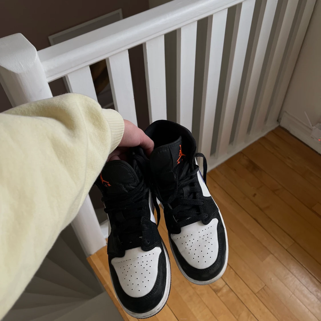 Jordans mid  - 90