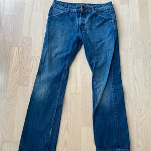 Volcom jeans strl. 30/30 - Byxorna är väl andvända men inget att anmärka på förutom ettiketen där bak och lite slitet på bakfickan.✨👍❤️